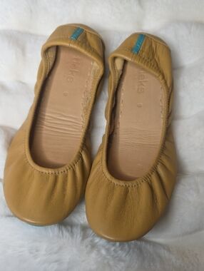 Tieks Tan Leather Ballet Flats with Teal Trim